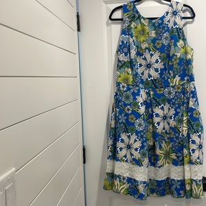 Roz & Ali , size 16 women, excellent condition. No pets.